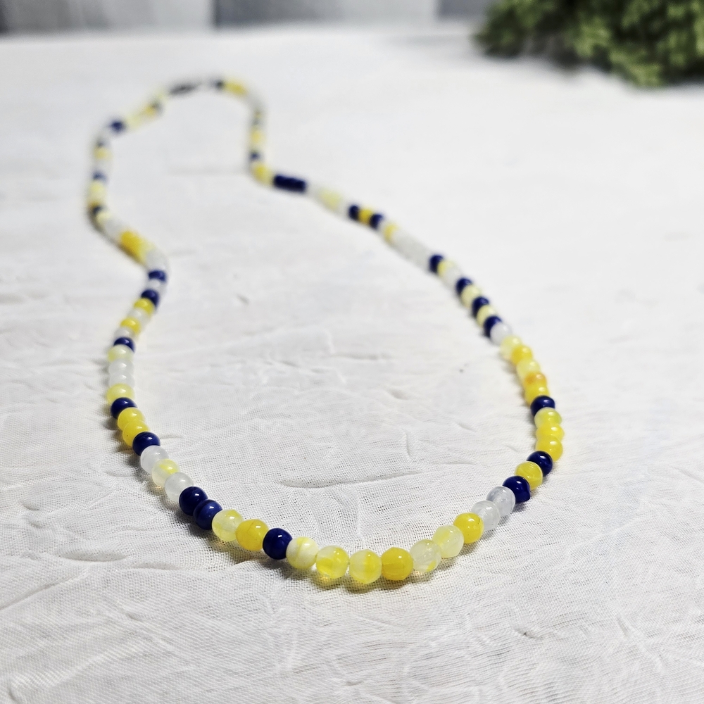 $3 with 5+ bundle•Yellow and navy beaded necklace with glass beads 0808